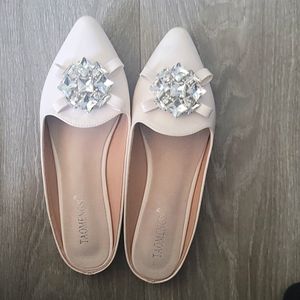 This is an easy slip on shoe